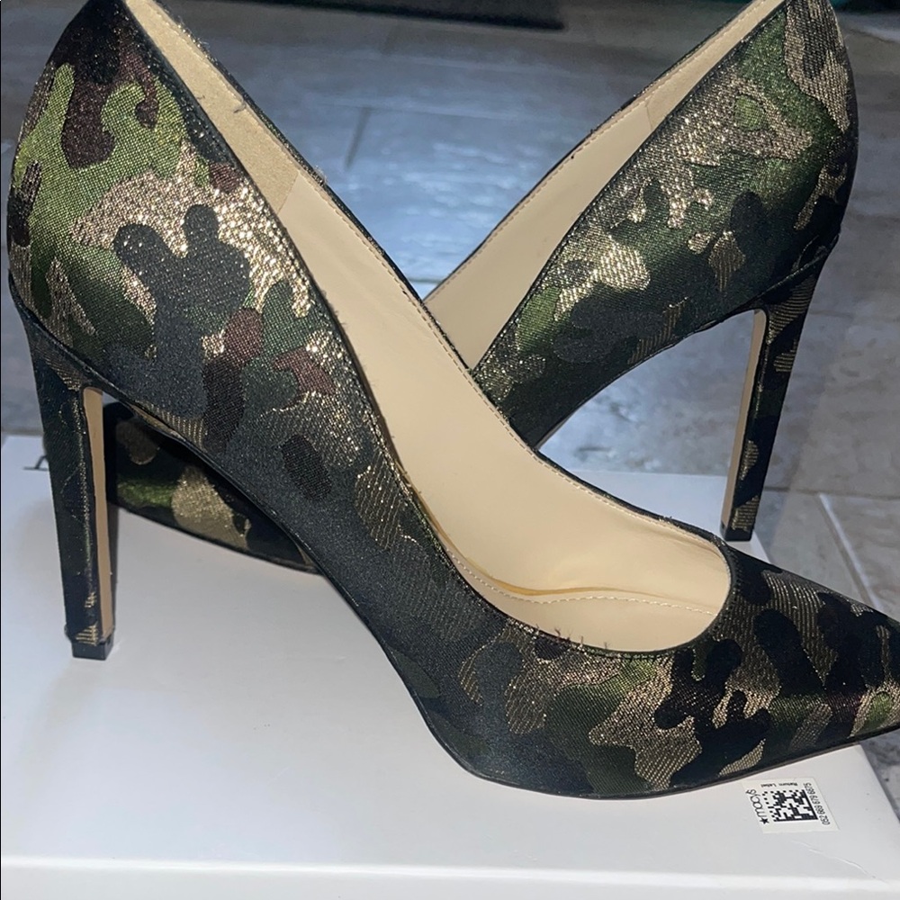 Nine West Dark Green and Gold Elegant Heels